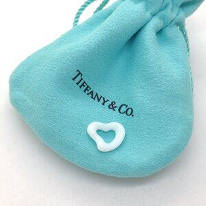 Tiffany & Co Elsa Peretti White Chalcedony Carved Small Open Heart Pendant Pouch